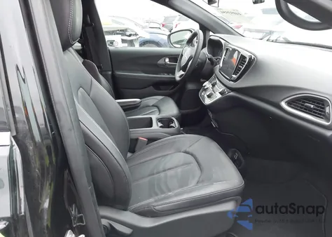 2025 Chrysler Pacifica Select from USA, damaged, VIN 2C4RC1BG2SR551196